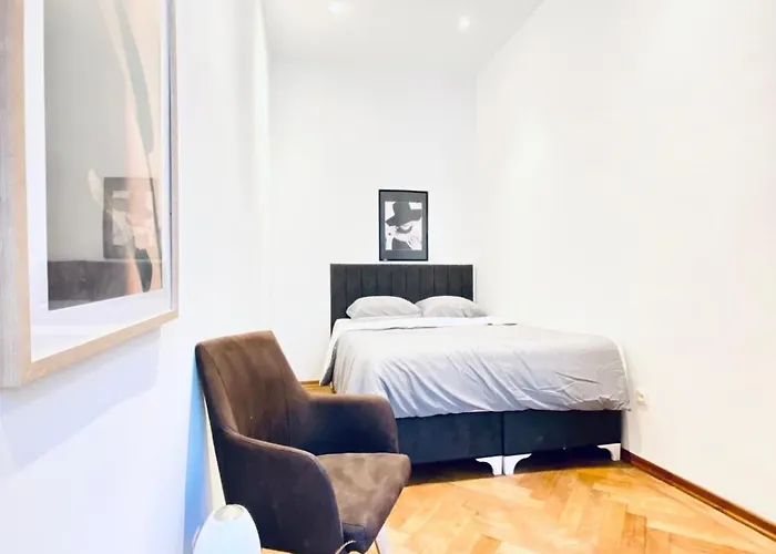 Spacious 2br 7 Min From Westbahnhof Apartment