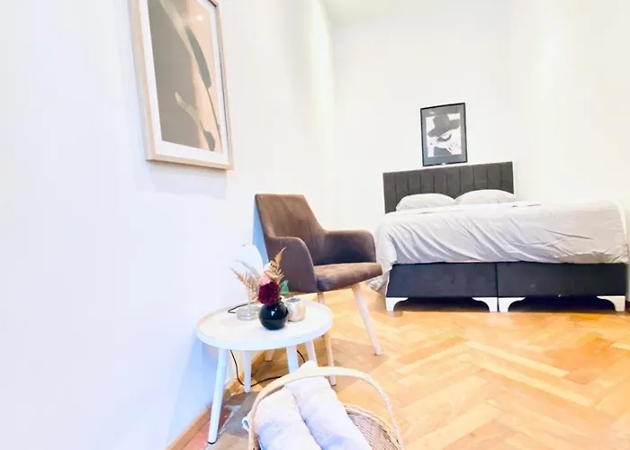 Apartment Spacious 2br 7 Min From Westbahnhof Vienna