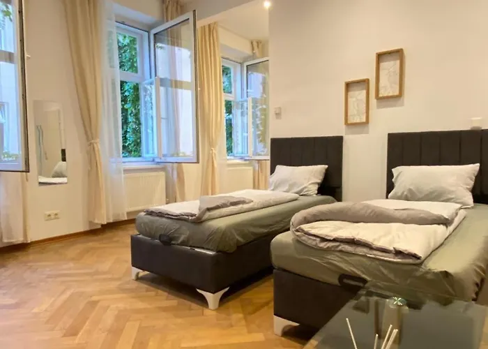 Spacious 2br 7 Min From Westbahnhof Apartment