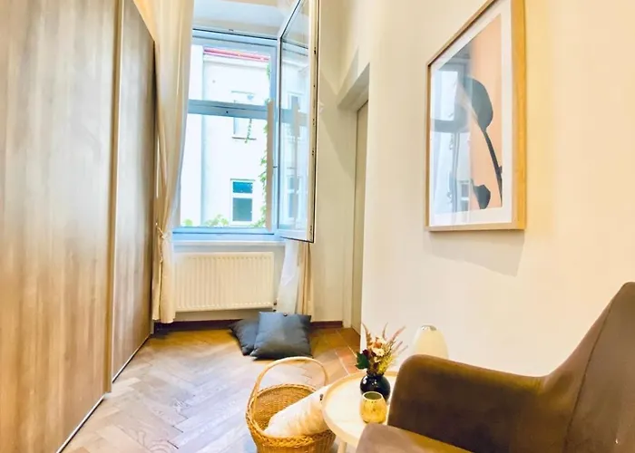 Spacious 2br 7 Min From Westbahnhof Apartment