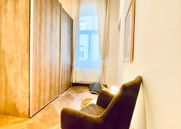 Spacious 2br 7 Min From Westbahnhof Apartment